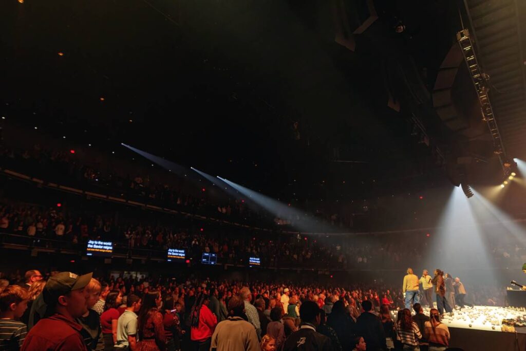 Forty-six coaxial L-Acoustics X8 speakers, complemented by three A10i, are now spread out around the three seating levels