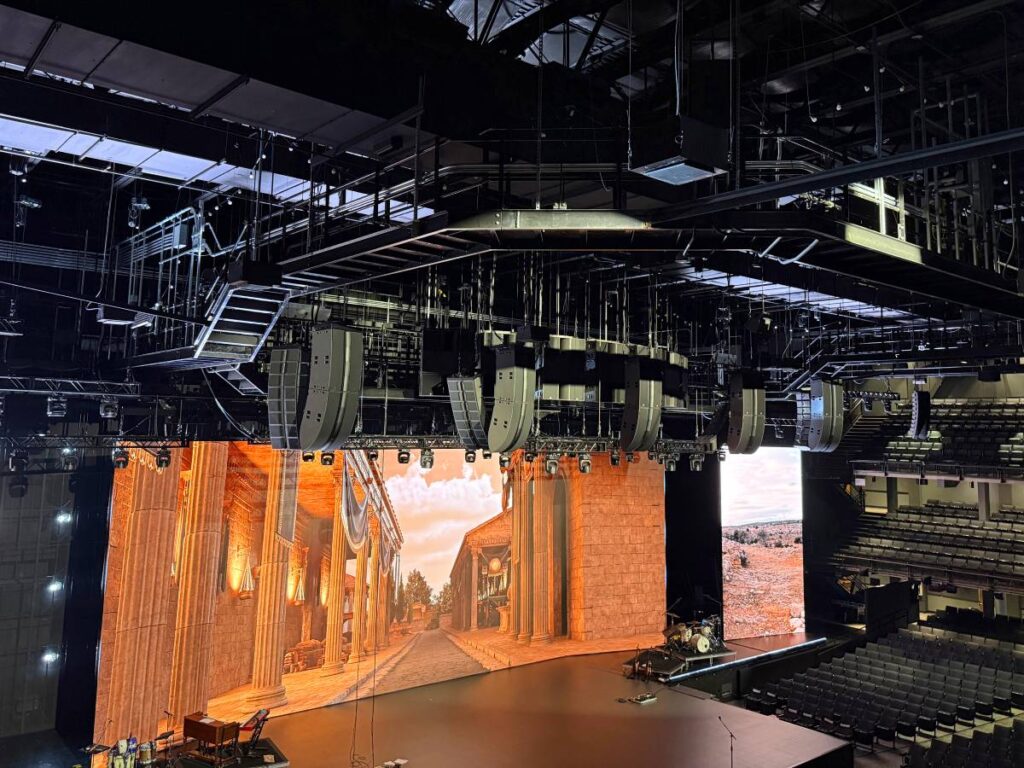 Crossroads Oakley’s L-ISA design features a Scene system of five L-Acoustics L Series arrays backed by Kara Iii outfills and arced KS28 subs