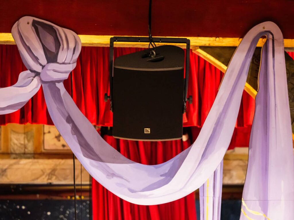 Five L-Acoustics X12 speakers formed the main Scene system