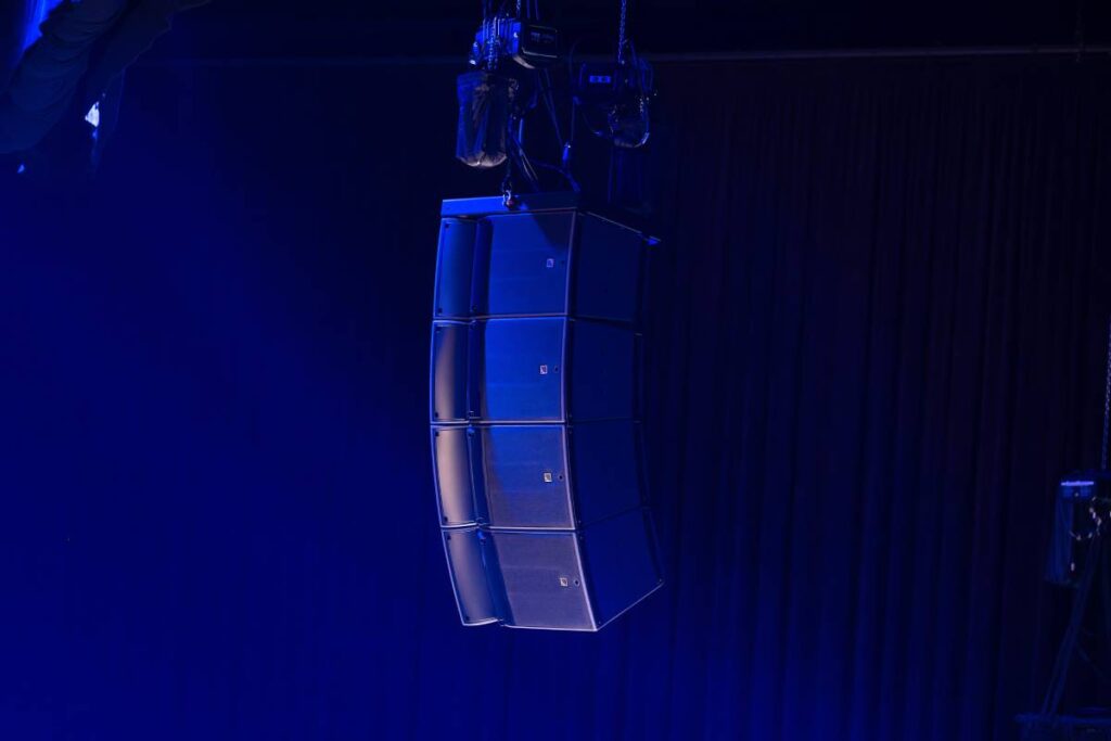 Four more L-Acoustics A15i Focus per side provide over-balcony delay coverage ©Joe Vallejo