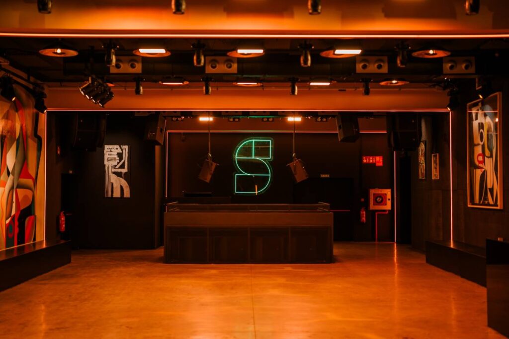 The 800-capacity Gallery Room is a focused listening environment where urban artists and DJs collaborate and the booth sits at audience level to close the distance between performer and crowd