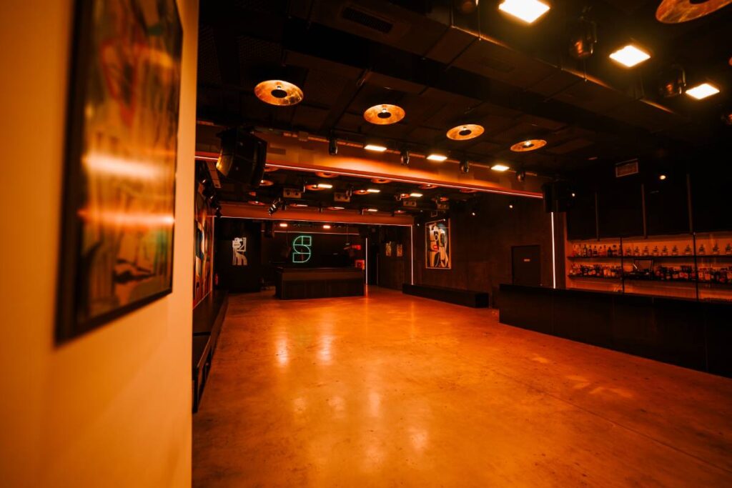 The Gallery Room needs sound that rewards close listening – precise, enveloping, drawing the audience in rather than overwhelming them