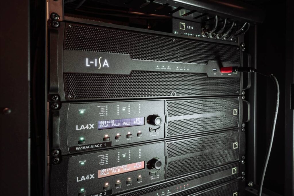 All three original LA4X amplified controllers remain in use alongside the reconfigured LA8 ©Krzysztof Sklodowski