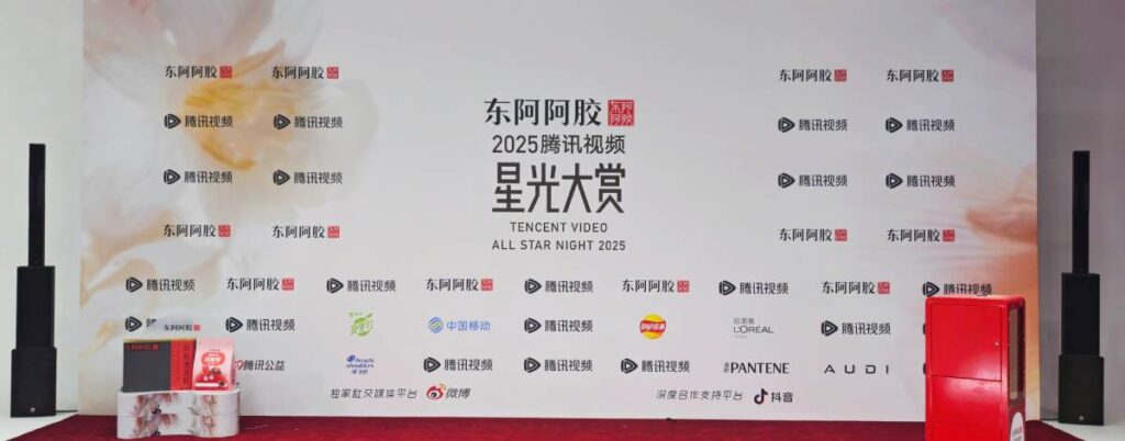 To reinforce the red carpet without disrupting its carefully designed visual aesthetic, Racpro deployed two Syva with Syva Low on either side of the themed media backdrop