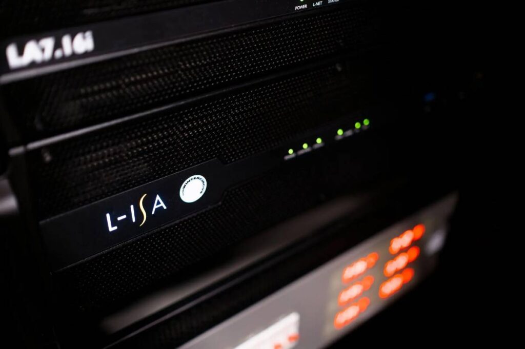 An L-ISA Processor using 32 outputs drives the spatial engine, while the system is powered by three LA7.16i and one LA4X amplified controllers