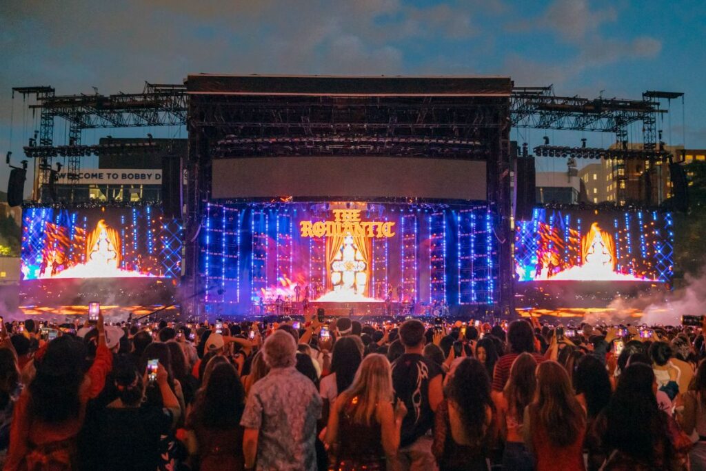 L-Acoustics L1 line arrays deliver full-bandwidth coverage across Bobby Dodd Stadium on Bruno Mars' The Romantic Tour. Photo: Diwang Valdez