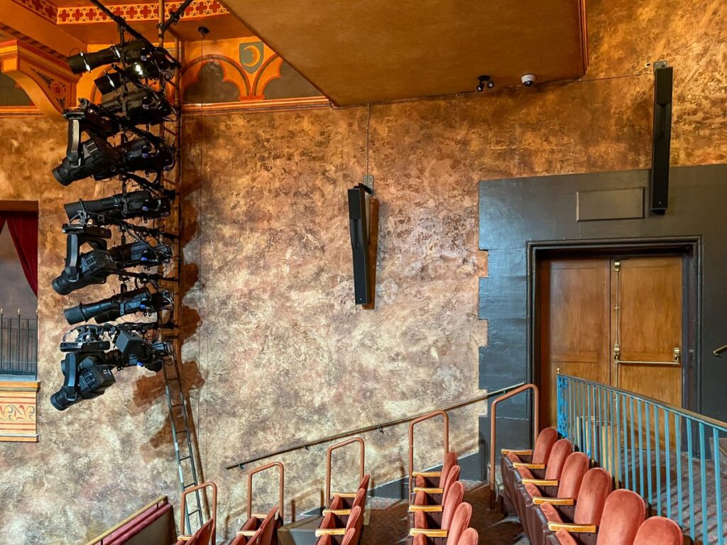 L-Acoustics Syva systems are mounted to the side walls as surrounds