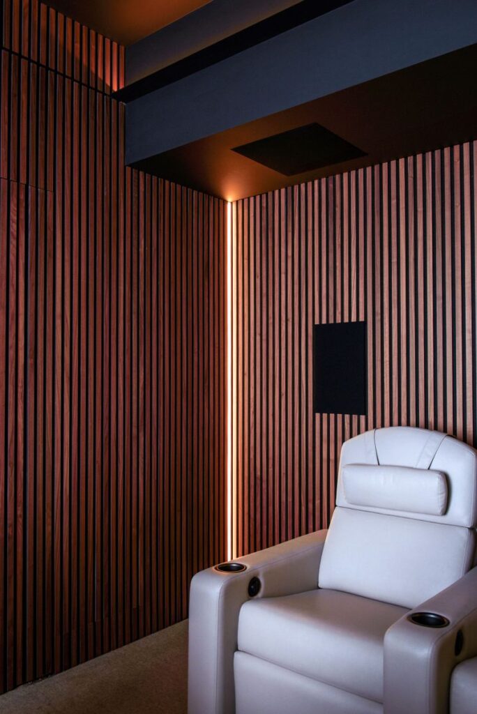 Eight L-Acoustics X6i are discreetly mounted into the theatre’s side and rear walls
