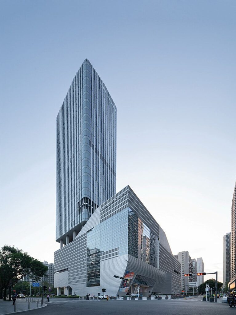 The new Antuoshan Public Cultural Center is the first large-scale cultural complex in Futian District featuring a grand theatre, a concert hall and four black box theatres