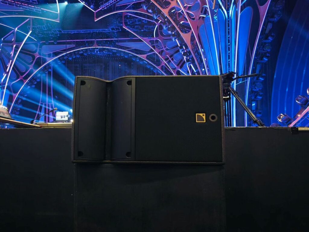 Six L-Acoustics 115XT HiQ served as stage monitors on the show