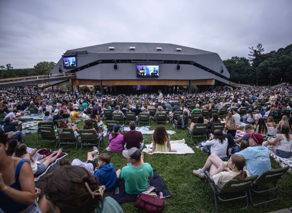 The L-Acoustics L2D arrays cover the two thirds of the audience who sit outside the TD Pavilion on the venue’s Great Lawn (photo credit: Jordan August)