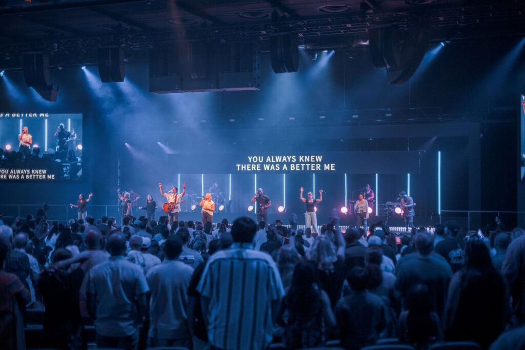 The installation centers on a Scene system of five L-Acoustics L2D arrays paired with an Extension system of four A10i arrays plus nine KS28 flown subs