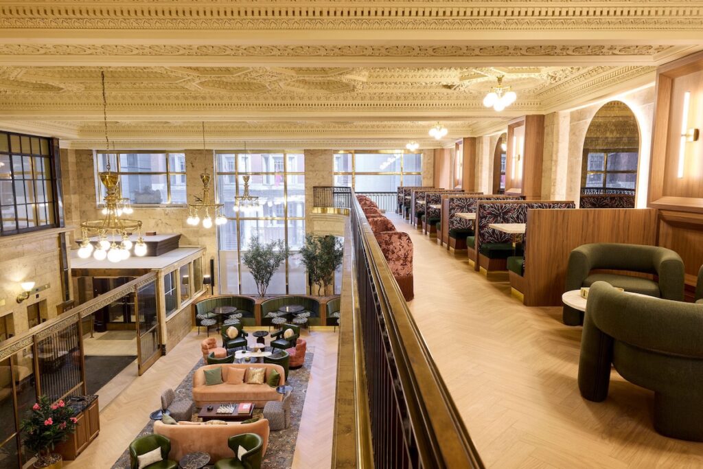 Three L-Acoustics 5XT ultracompact enclosures are mounted in the mezzanine banquettes, covering the upper level of the former banking hall