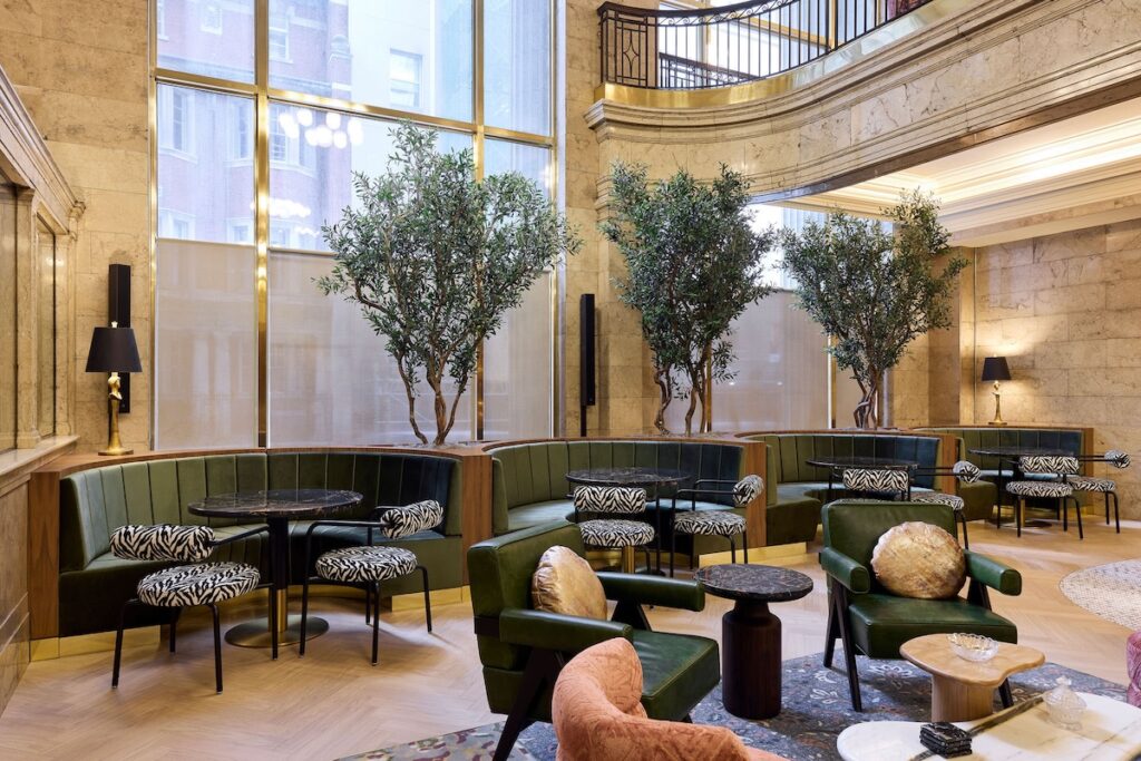 Less than four inches deep, L-Acoustics’ Soka reads as a slim vertical line against the Tavernelle marble wall cladding of the designated heritage interior