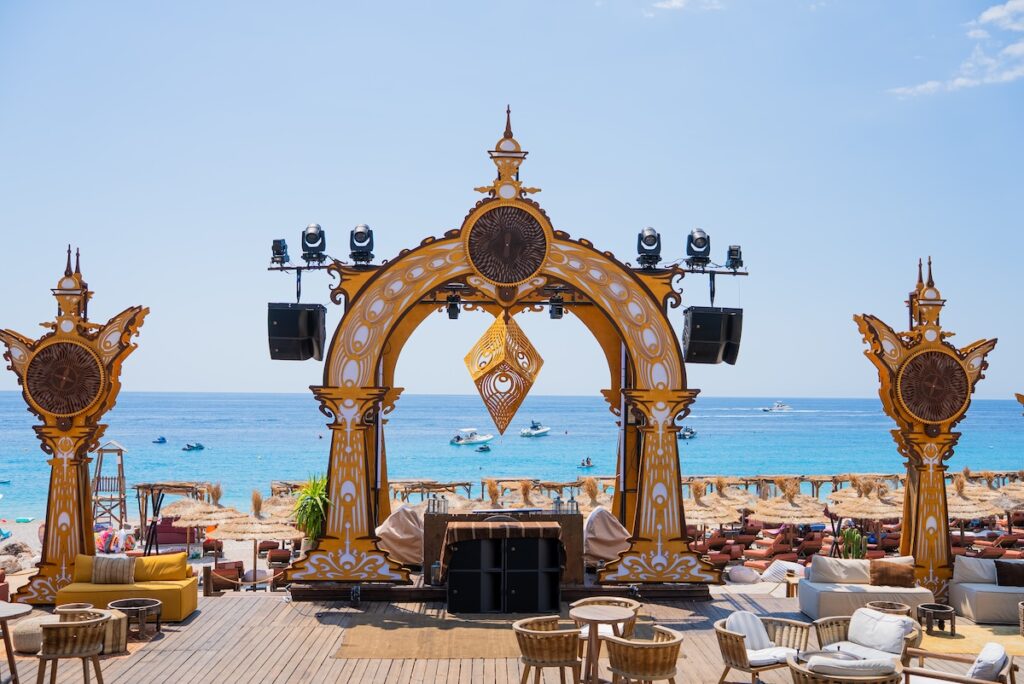 Moyo Drymades installs L-Acoustics A series to carry the venue through Beachfront Wellness to Late-Night DJ Sets